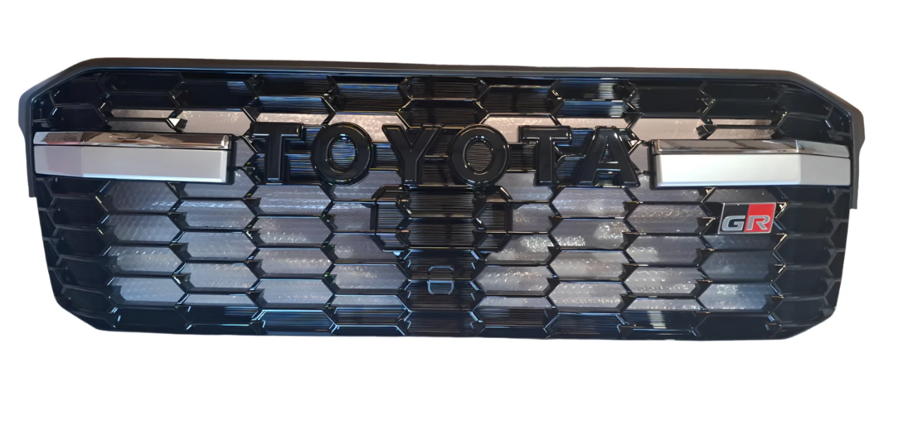Toyota Land Cruiser 300 Facelift Grill Gloss Black and black lettering
