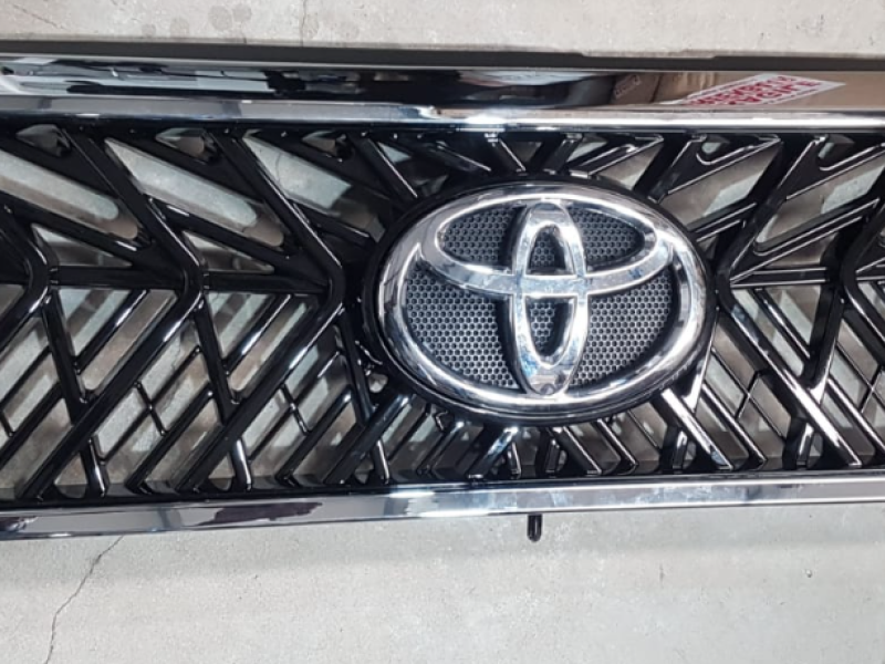 Toyota Land Cruiser 79 & 76 Series Lexus Style Grill Chrome