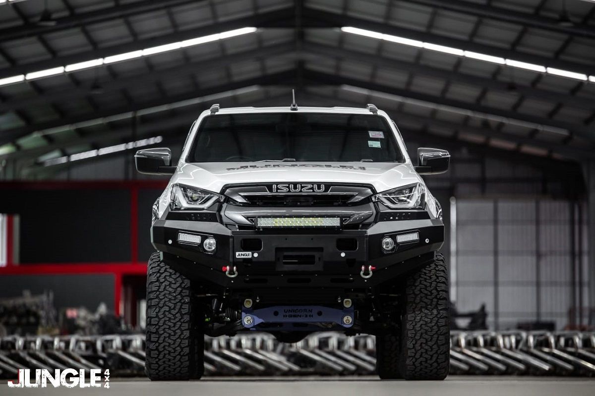 DELUXE SERIES – DMAX 2020+ NON-HOOP