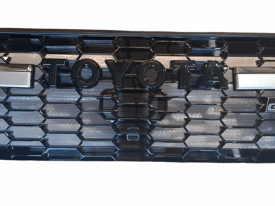 Toyota Land Cruiser 300 Facelift Grill Gloss Black and black lettering